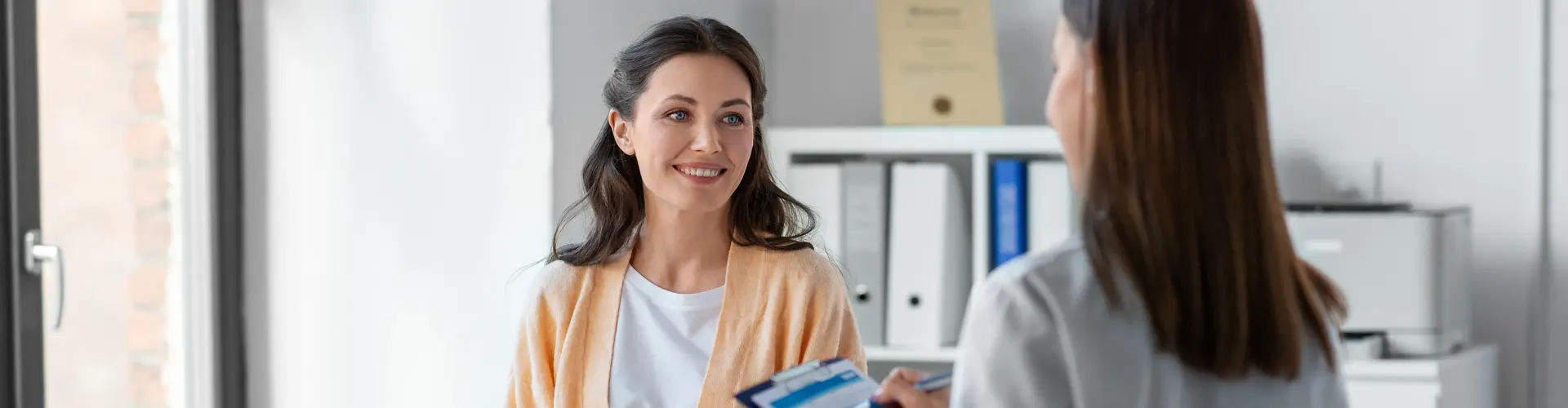 Ärztin mit Patientin